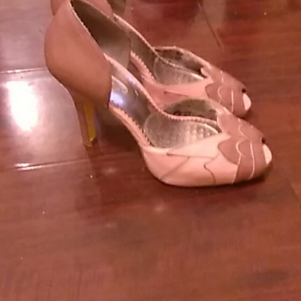 Heels - Picture 2 of 4